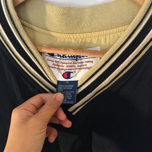 VTG Champion Notre Dame Irish Wind Breaker - Picture 2 of 4